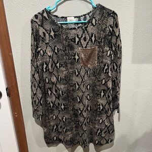 Grace & Emma Snake Print Long Sleeve Dress Sequin Pocket Detail Size Small EUC